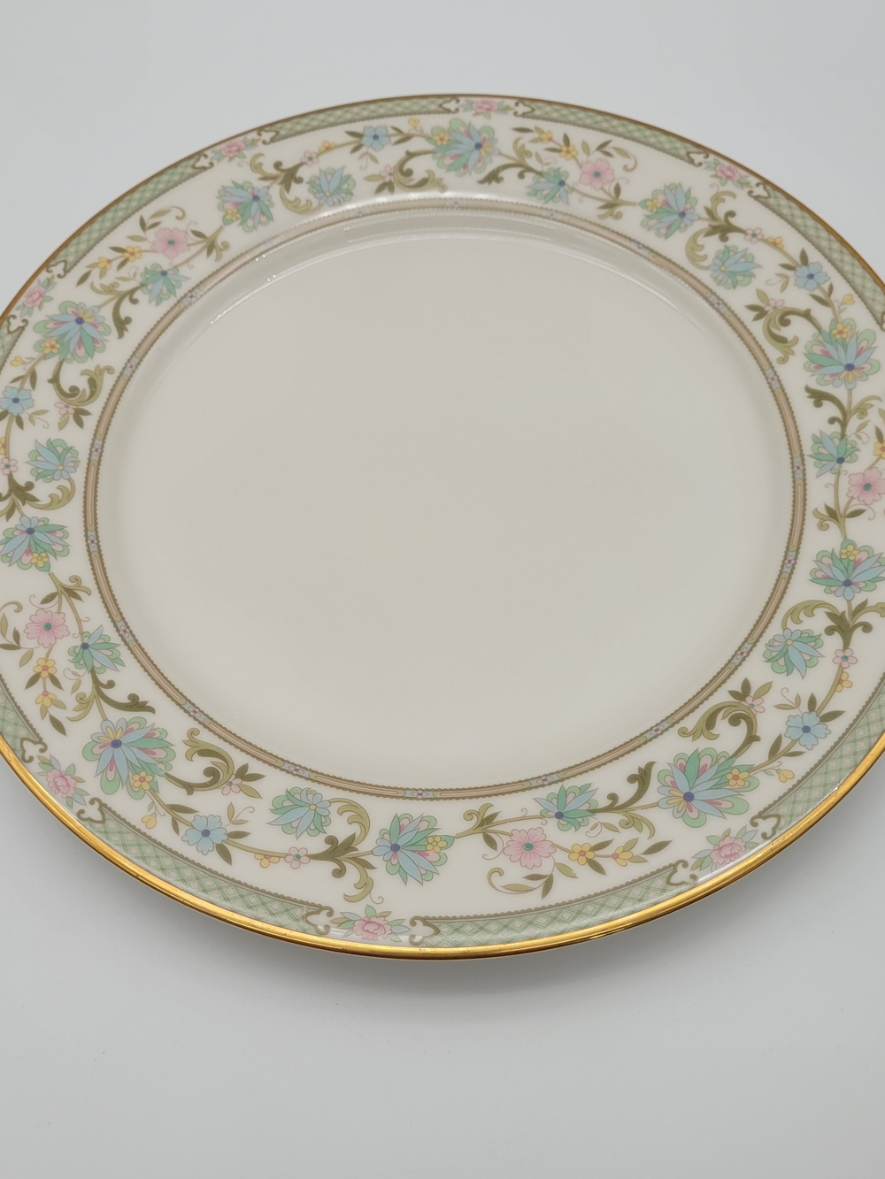 Noritake 7194 Dinner Plate with Gold Rim and Pastel Floral Border